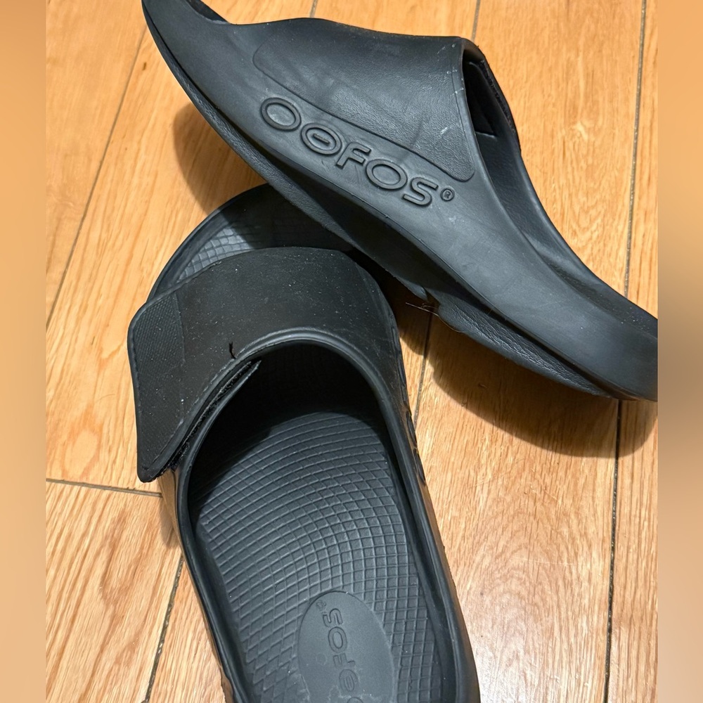 OOFOS SLIDES M8